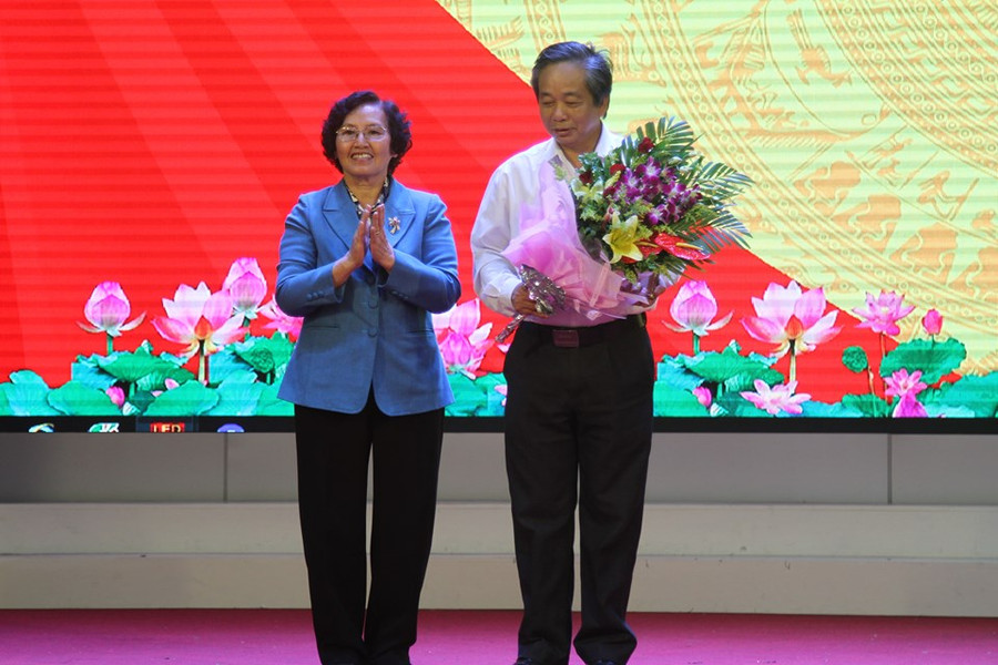 Hội Cựu giáo chức Việt Nam trao Kỷ niệm chương cho ông Nguyễn Trọng Nhưỡng- Chủ tịch UBND huyện Vĩnh Bảo Hội Cựu giáo chức Việt Nam trao Kỷ niệm chương cho ông Nguyễn Trọng Nhưỡng- Chủ tịch UBND huyện Vĩnh Bảo