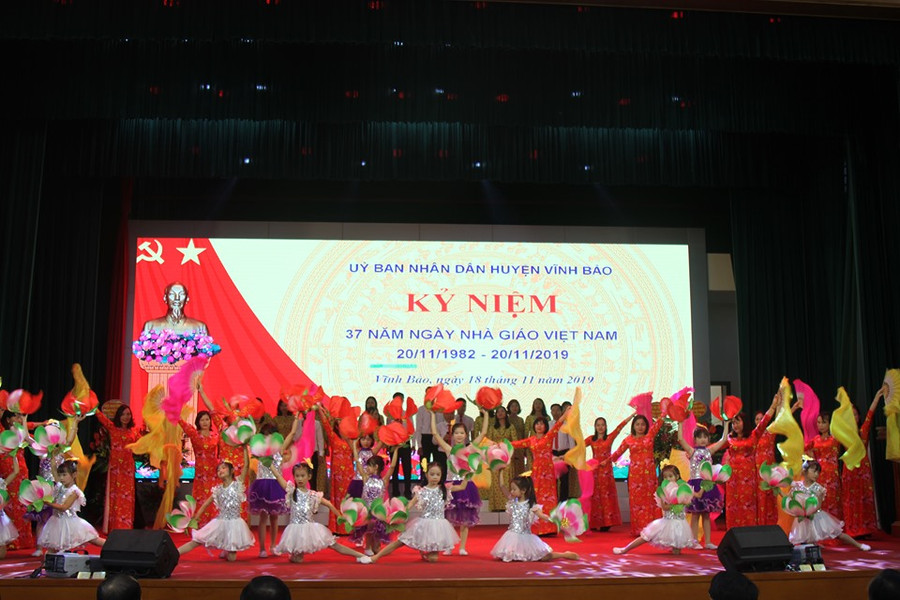 Chương trình văn nghệ chào mừng ngày Nhà Giáo Việt Nam 20/11 của giáo viên và học sinh trong huyện Chương trình văn nghệ chào mừng ngày Nhà Giáo Việt Nam 20/11 của giáo viên và học sinh trong huyện