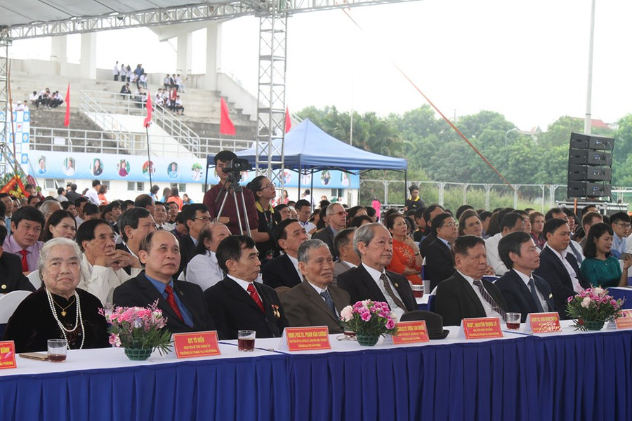 Đại biểu trung ương, thành phố về dự lễ kỷ niệm Đại biểu trung ương, thành phố về dự lễ kỷ niệm