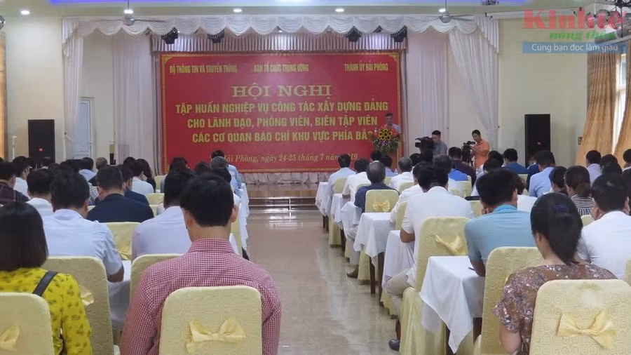 Quang cảnh hội nghị