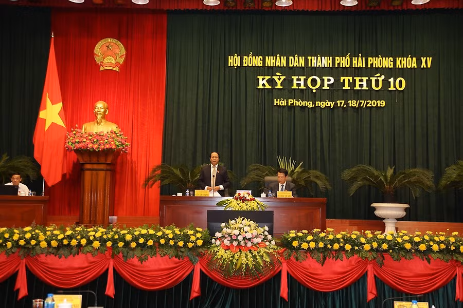 Chủ tịch HĐND thành phố Lê Văn Thành điều hành phiên chất vấn và trả lời chất vấn