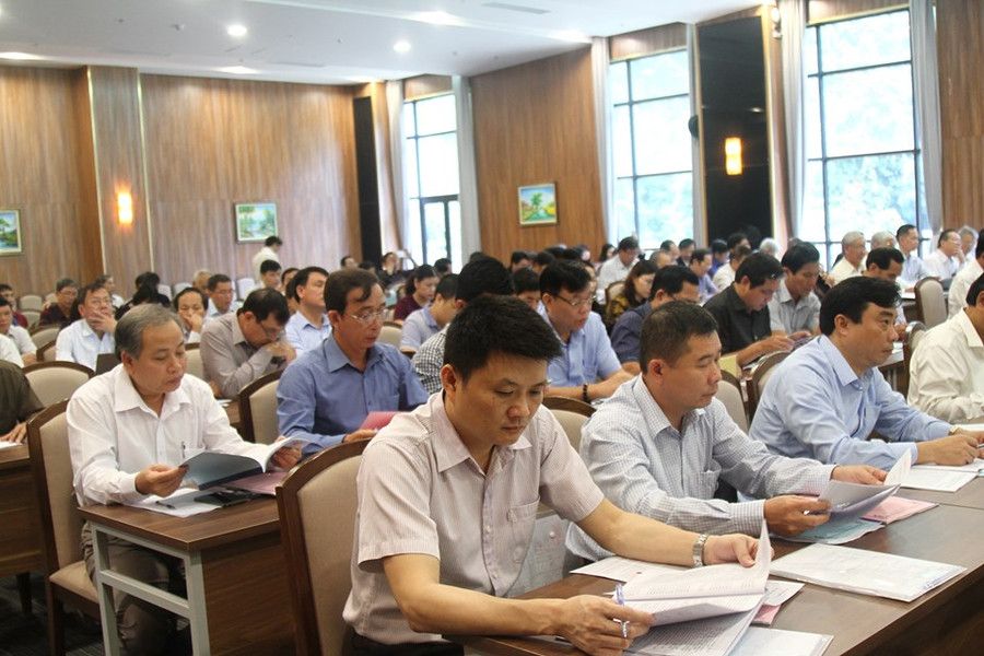 Hàng trăm đại biểu của Bộ GD&ĐT, Trung ương Hội khuyến học, các Sở GD&ĐT, các phòng giáo dục và hội khuyến học cấp huyện dự hội nghị