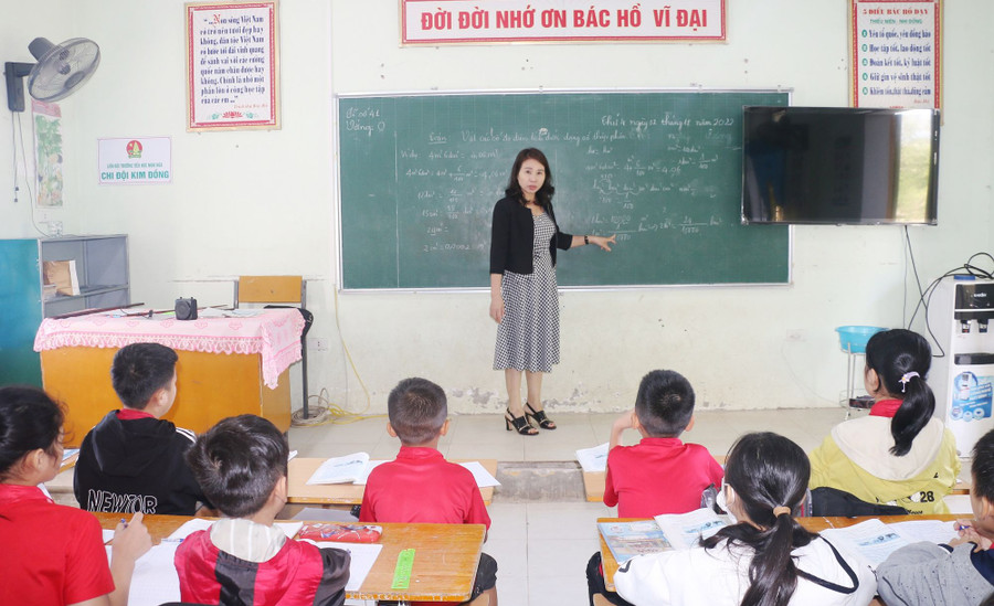 Giờ học của cô trò Trường Tiểu học Nghi Hòa (thị xã Cửa Lò). Giờ học của cô trò Trường Tiểu học Nghi Hòa (thị xã Cửa Lò).