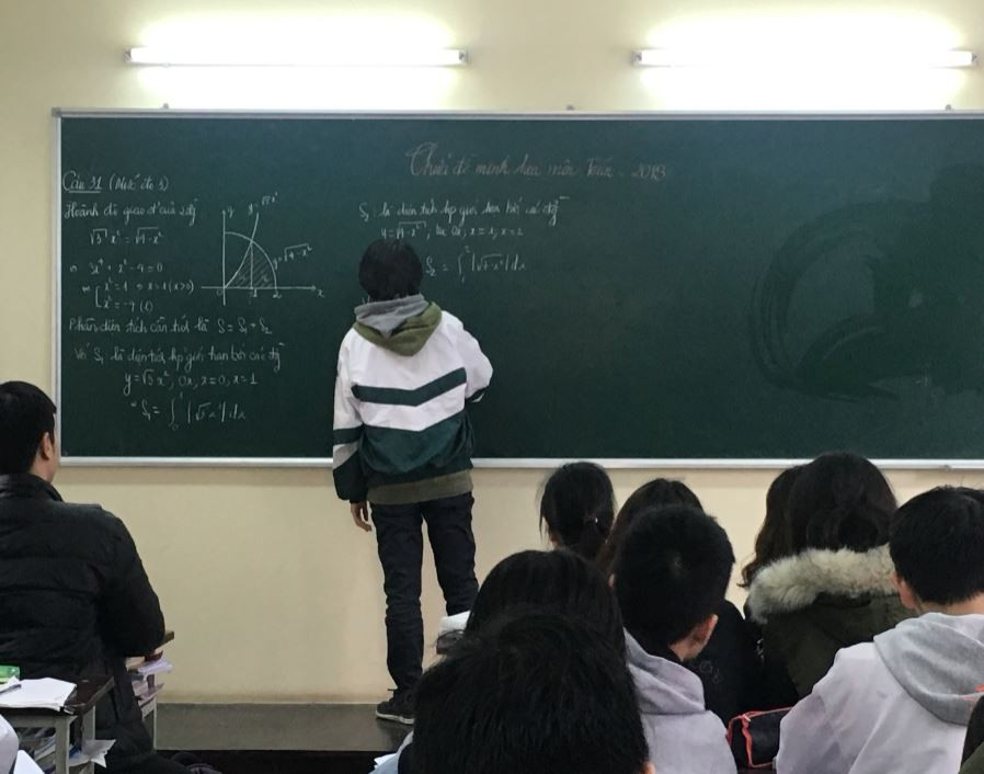 Thầy và trò Trường THCS và THPT M.V Lômônôxốp đang tích cực ôn tập cho kỳ thi THPT quốc gia năm 2018