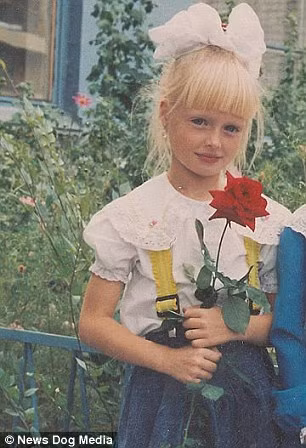 Ngay từ khi còn nhỏ, Angelica đã sống như một búp bê barbie.