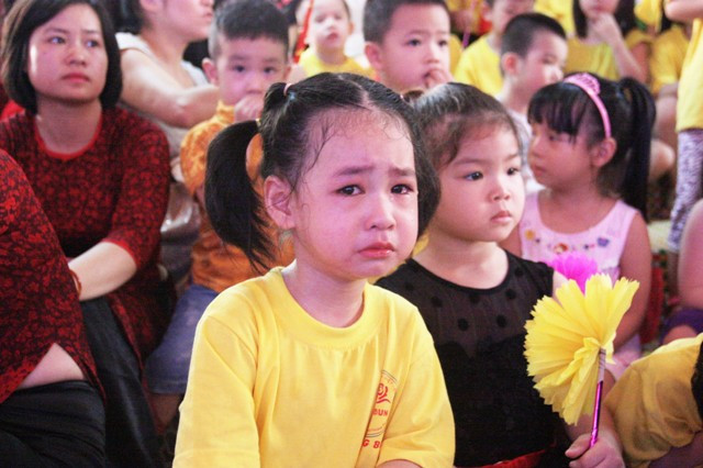 Vừa khóc vừa cười ngày đầu tiên đi học