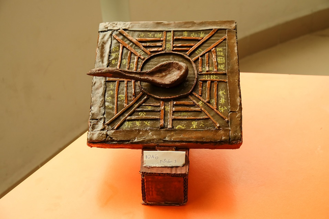 La bàn Trung Quốc làm từ đất sét.