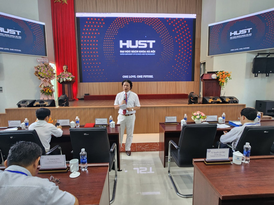 PGS.TS Phan Cao Thọ - Hiệu trưởng Trường ĐH Sư phạm Kỹ thuật, ĐH Đà Nẵng cho biết, hội thảo đã chia sẻ kiến thức và kinh nghiệm về lĩnh vực truyền thông, triển vọng và các yếu tố mới trong truyền thông, cùng nhau thảo luận để đưa ra mô hình truyền thông phù hợp với các trường đại học tại Việt Nam.