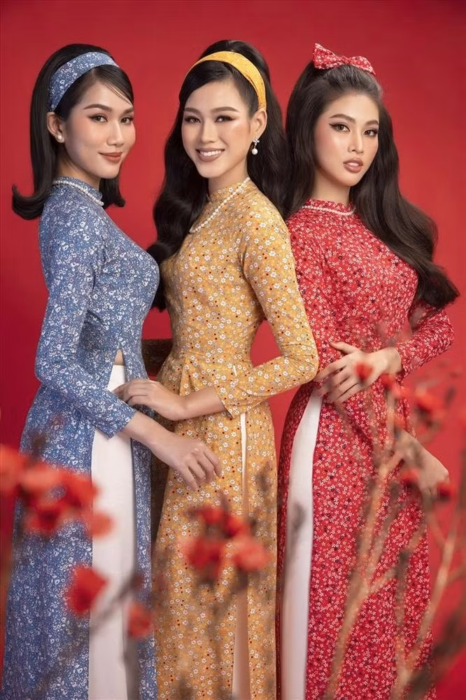 Ba người đẹp hóa thân thành thiếu nữ xưa với nhan sắc ngọt ngào của những cô gái tuổi mười chín, đôi mươi.