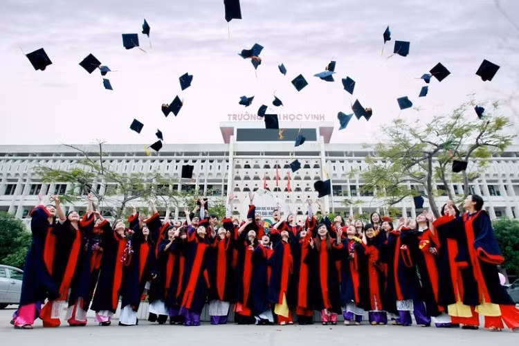 Sinh viên Trường ĐH Vinh (Nghệ An) trong lễ tốt nghiệp. Ảnh: Website nhà trường