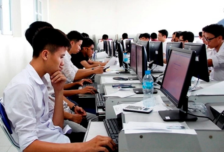 Các thí sinh dự thi Bài thi đánh giá năng lực của ĐH Quốc gia Hà Nội - năm 2015. Ảnh: Internet