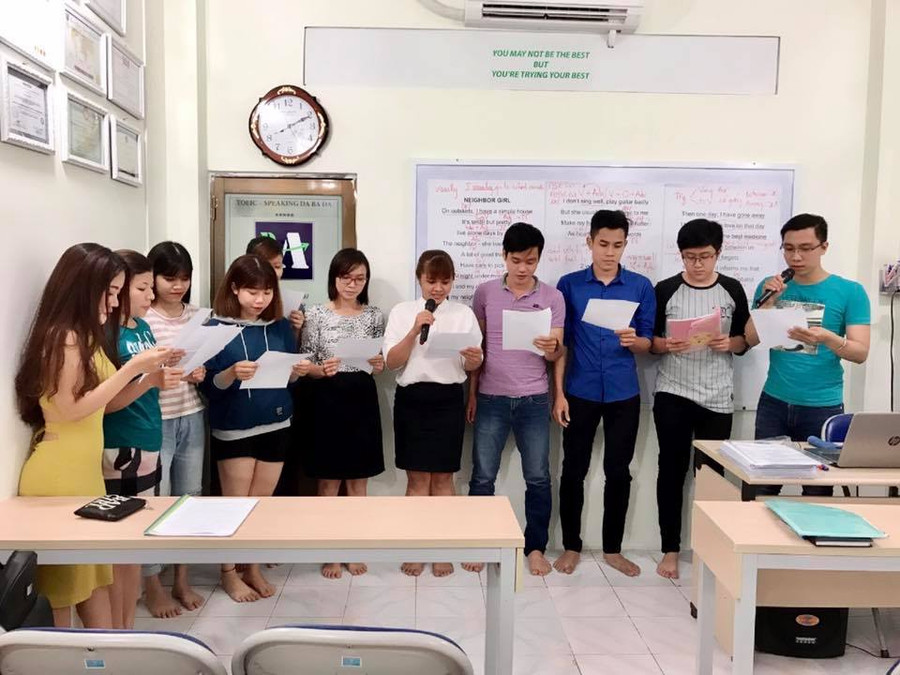 Cùng ôn lại kiến thức bằng âm nhạc qua bài Cô hàng xóm Cùng ôn lại kiến thức bằng âm nhạc qua bài Cô hàng xóm