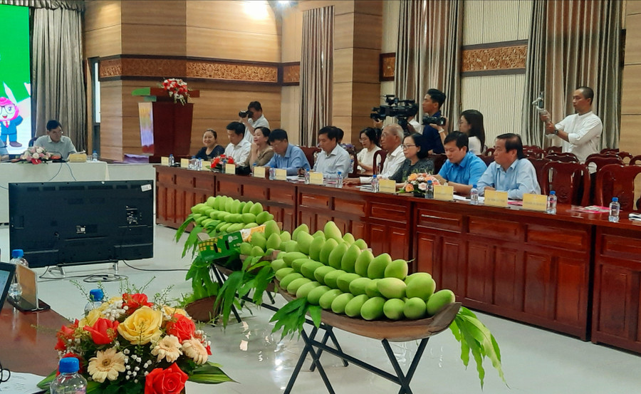 Lễ hội xoài Đồng Tháp diễn ra từ ngày 28/4 đến 1/5/2003 tại Quảng trường Văn Miếu (TP Cao Lãnh, tỉnh Đồng Tháp). Lễ hội xoài Đồng Tháp diễn ra từ ngày 28/4 đến 1/5/2003 tại Quảng trường Văn Miếu (TP Cao Lãnh, tỉnh Đồng Tháp).