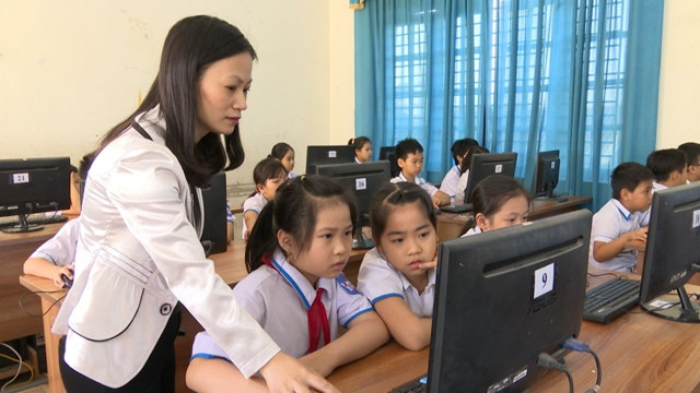 Tâm huyết và yêu nghề là đức tính giúp nhà giáo xây dựng riêng cho mình đạo đức nghề nghiệp. Ảnh: Hữu Cường Tâm huyết và yêu nghề là đức tính giúp nhà giáo xây dựng riêng cho mình đạo đức nghề nghiệp. Ảnh: Hữu Cường