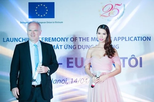 Hà Anh bất ngờ đổi phong cách 
