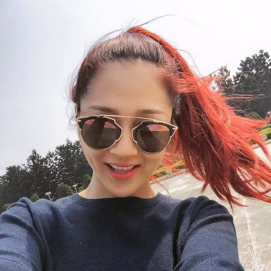 Khánh Thi điệu đà diện váy bầu, Ngọc Trinh hồn nhiên ăn vặt