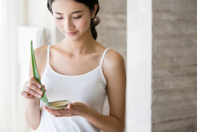 Cô mong muốn "lột xác" để có thể đứng trước mặt anh ta mà tự tin ngẩng cao đầu (Ảnh minh họa).
