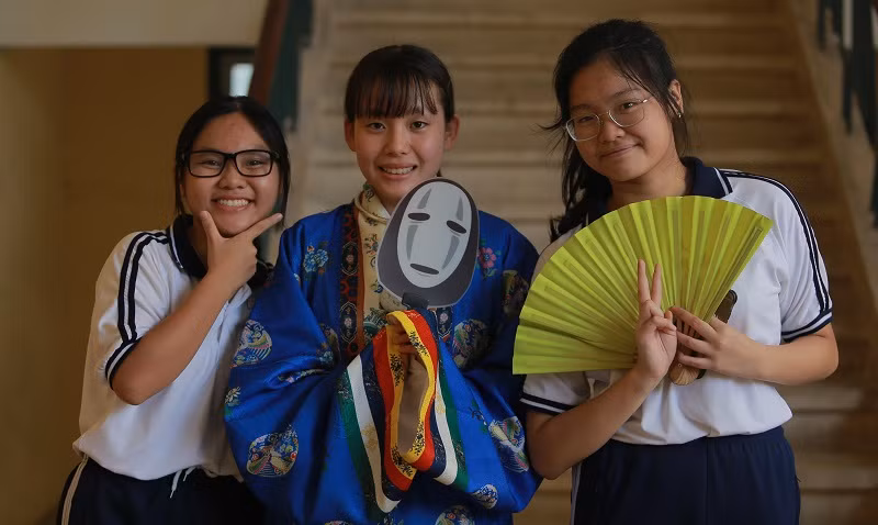 Học sinh Trường THPT chuyên Trần Đại Nghĩa giao lưu văn hóa với các bạn học sinh Nhật Bản.