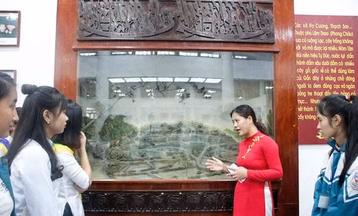 Buổi học ngoại khoá của học sinh Trường THPT Phong Châu, Phú Thọ