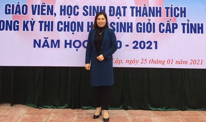 Cô Nguyễn Thị Tuyết Mai, Chủ tịch Công đoàn, giáo viên môn Toán, Trường THPT Yên Lập (Phú Thọ).