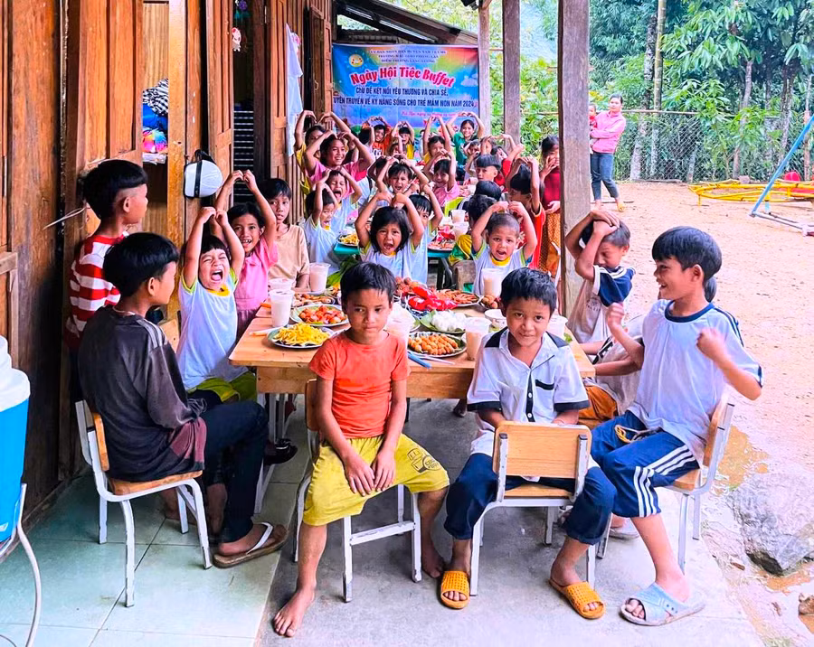 Nụ cười hạnh phúc trong “Ngày hội tiệc buffet”.