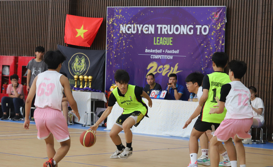 Một giải đấu bóng rổ tại Trường THCS Nguyễn Trường Tộ (Đống Đa, Hà Nội). Ảnh: Đình Tuệ