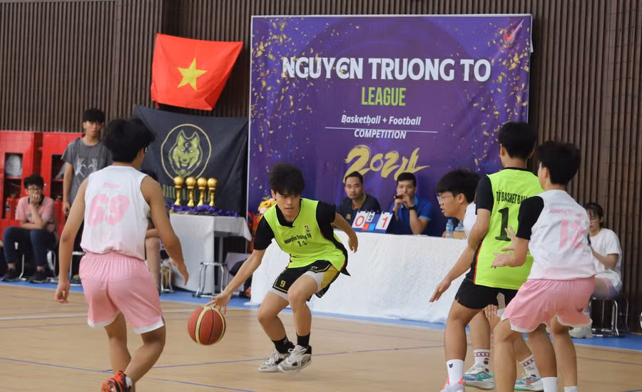 Một giải đấu bóng rổ tại Trường THCS Nguyễn Trường Tộ (Đống Đa, Hà Nội). Ảnh: Đình Tuệ