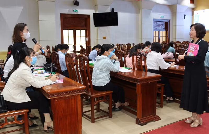 Các trường học ở Tiền Giang đang thực hiện quy trình giới thiệu SGK từ nhà xuất bản. 