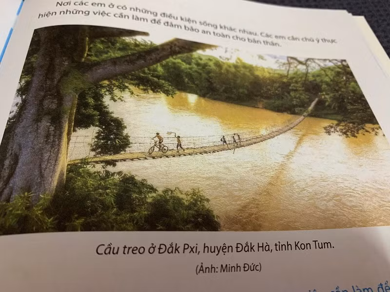 Hình ảnh xuất hiện trong tài liệu GDĐP lớp 2 của anh Thái nhưng chú thích không đúng tên tác giả. (Đã thu hồi và thay trang). Ảnh: Nguyễn Ngọc Thái