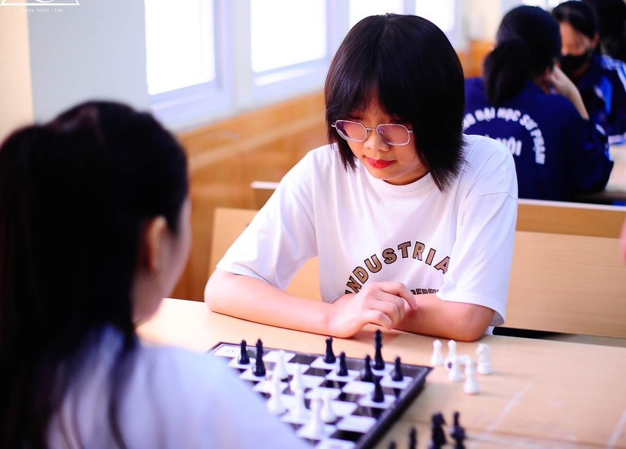 Lê Hoàng Dung - sinh viên năm nhất, ngành Sư phạm Toán, Trường ĐH Sư phạm Hà Nội. Ảnh: NVCC