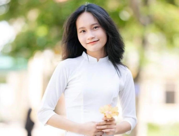 Phạm Ngọc Anh - sinh viên năm nhất, ngành Thương mại điện tử, Trường ĐH Thương mại. Ảnh: NVCC