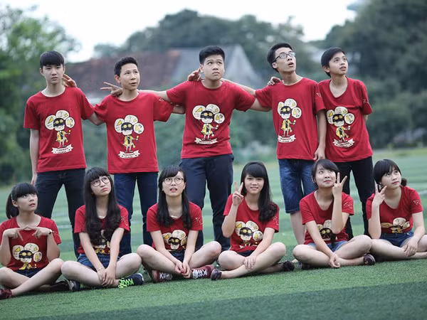 Chiếc áo đồng phục độc đáo và cá tính thể hiện sức sáng tạo và bản sắc của từng tập thể