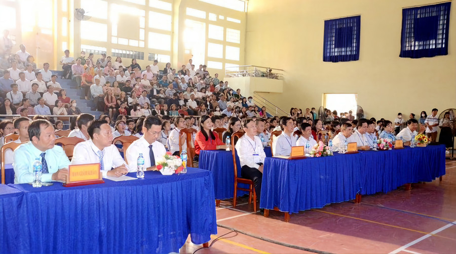 Đại biểu tham dự khai mạc hội thi.