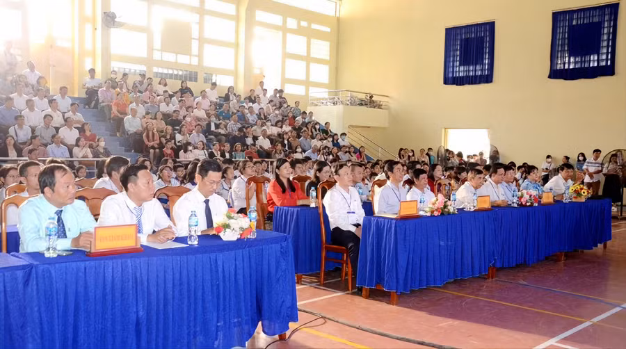 Đại biểu tham dự khai mạc hội thi.