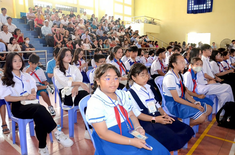 Các thí sinh tham dự vòng chung khảo hội thi.