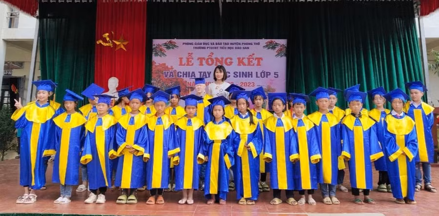 Lễ tổng kết năm học 2023 - 2024 của Trường PTDTBT Tiểu học Dào San (huyện Phong Thổ, Lai Châu). Ảnh: NTCC
