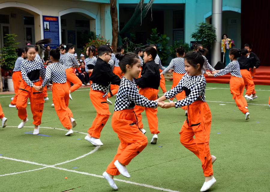 Một hoạt động giáo dục kỹ năng sống cho học sinh của Trường Tiểu học Vĩnh Tuy (Hai Bà Trưng, Hà Nội). Ảnh: NTCC