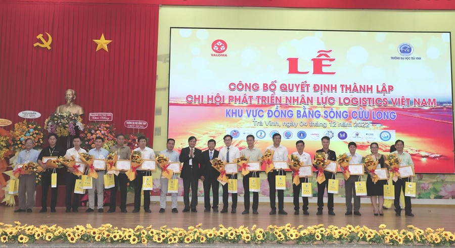 Công bố quyết định thành lập chi hội phát triển nhân lực logistics khu vực ĐBSCL. 