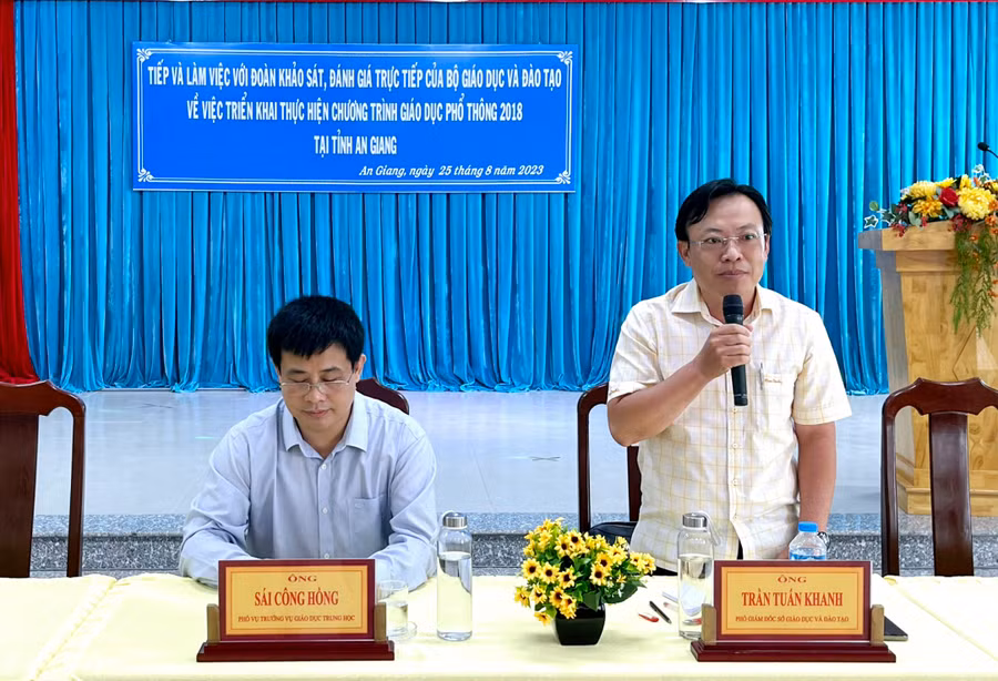 Ông Trần Tuấn Khanh - Phó GĐ Sở GD&amp;ĐT An Giang phát biểu tại buổi làm việc.
