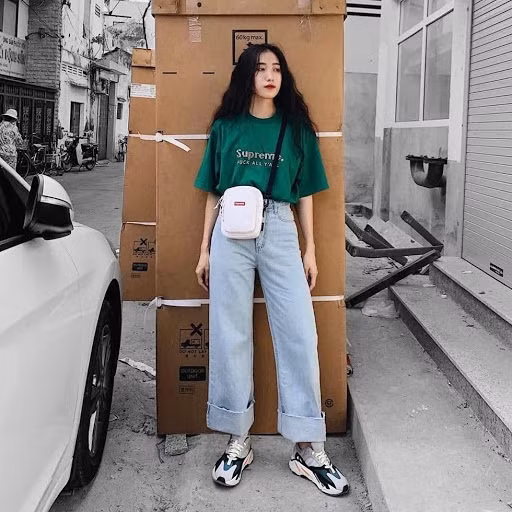 Tự tin khoe cá tính với quần jean ống rộng rách "toe tua".