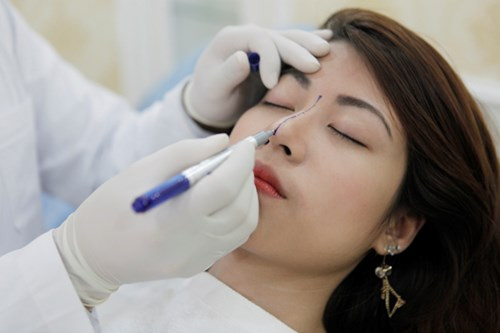 Chồng ân hận vì khuyến khích vợ nâng ngực ảnh 2 Vợ nâng ngực