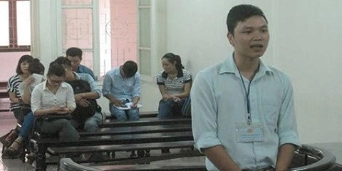 Cựu nhân viên ngân hàng kinh doanh "phim nóng" vào tù