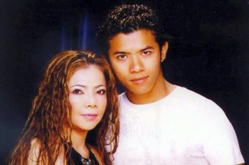 Kasim Hoàng Vũ tâm sự xúc động về mẹ ảnh 2 Kasim Hoàng Vũ tâm sự xúc động về mẹ - 2