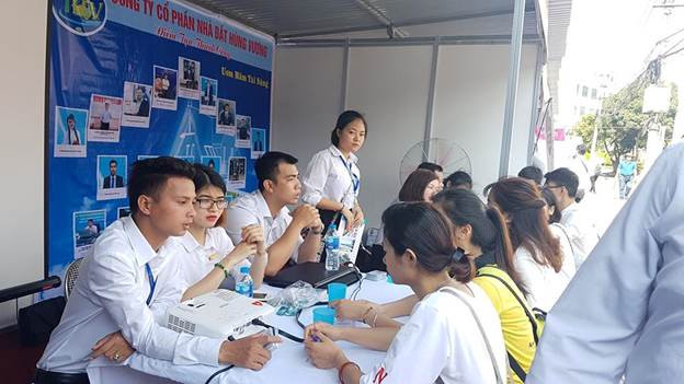 Ngày hội việc làm thu hút sự quan tâm của đông đảo sinh viên Ngày hội việc làm thu hút sự quan tâm của đông đảo sinh viên