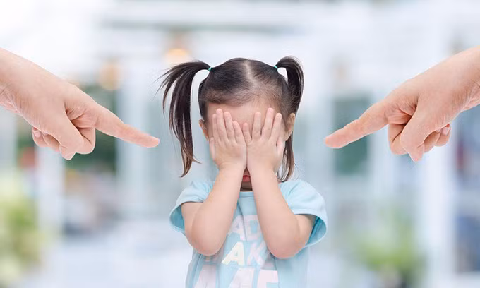 Trẻ có xu hướng “tự vệ” trước những lời quát mắng. Ảnh minh họa.