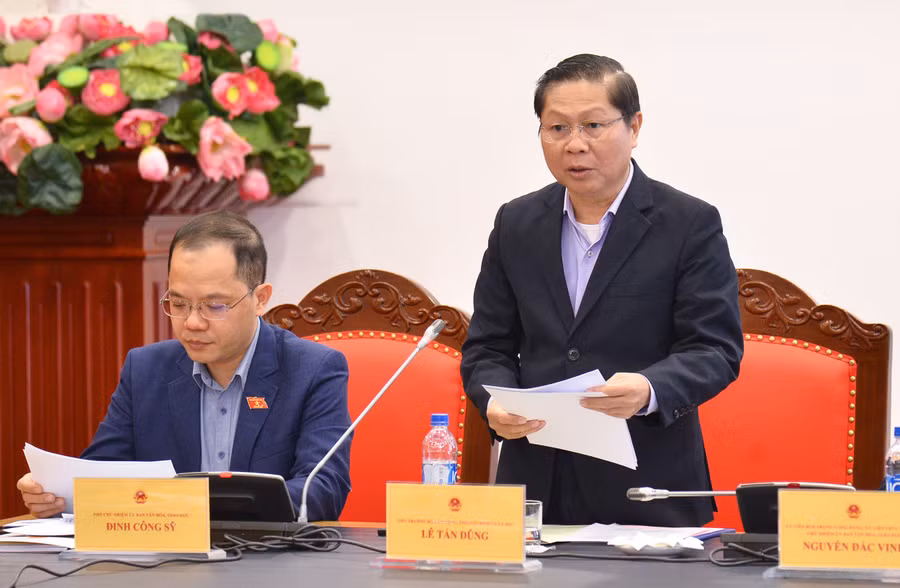 Ông Lê Tấn Dũng, Thứ trưởng Bộ Lao động-Thương binh và Xã hội phát biểu tại tọa đàm.