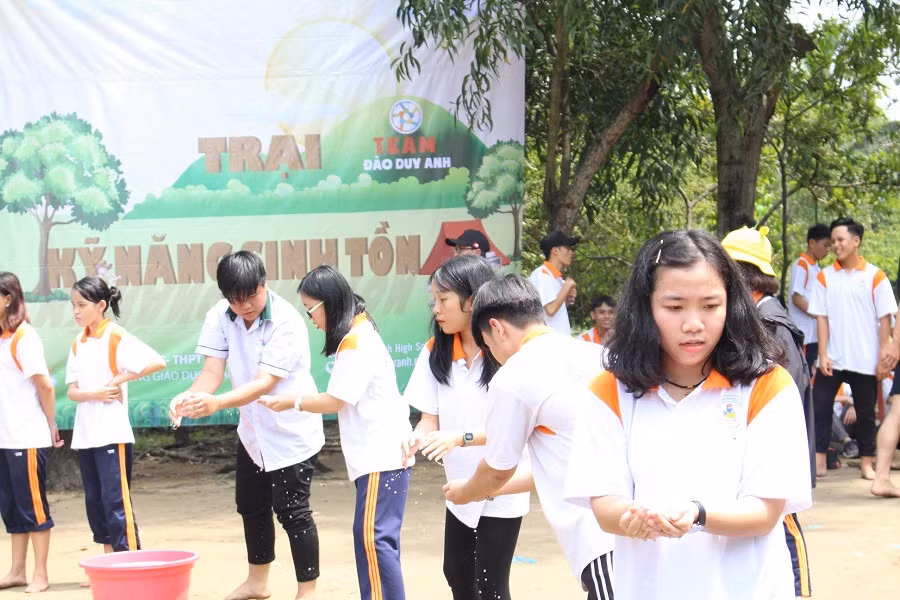 Học sinh Trường THCS - THPT Đào Duy Anh, TP.HCM tham gia Trại Kỹ năng sinh tồn. Ảnh minh họa