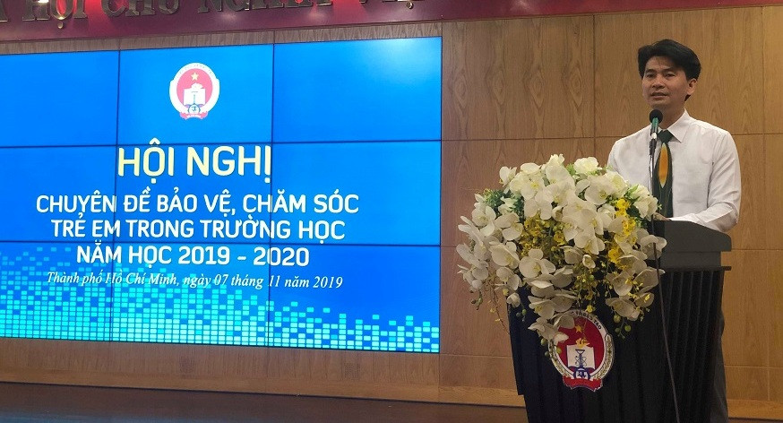 Ông Trần Nguyên Thục, Trưởng Phòng Chính trị Tư tưởng Sở GD&ĐT TP.HCM phát biểu tại hội nghị Ông Trần Nguyên Thục, Trưởng Phòng Chính trị Tư tưởng Sở GD&ĐT TP.HCM phát biểu tại hội nghị