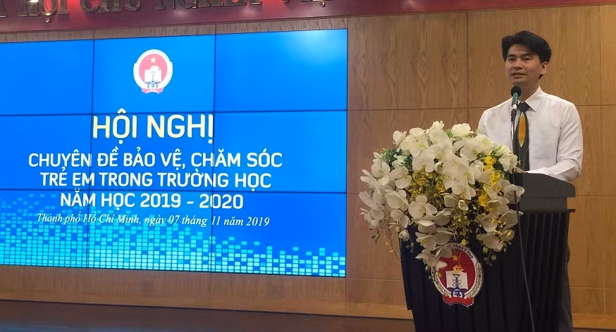 Ông Trần Nguyên Thục, Trưởng Phòng Chính trị Tư tưởng Sở GD&ĐT TP.HCM phát biểu tại hội nghị