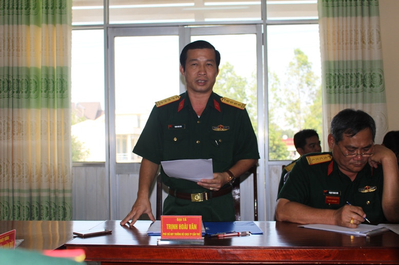 Đại tá Trịnh Hoài Văn báo cáo công tác chuẩn bị phương án dự phòng đón đồng bào Việt Nam về từ vùng dịch.